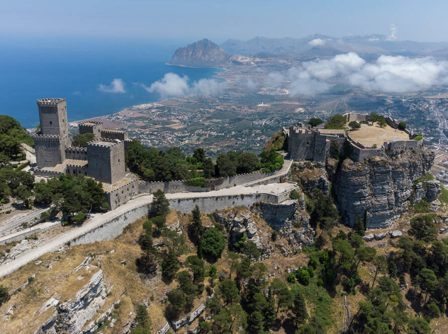 From sea to sky - BEYOND by Medov Group is your onboard concierge for discovering unforgettable, personalized excursions
