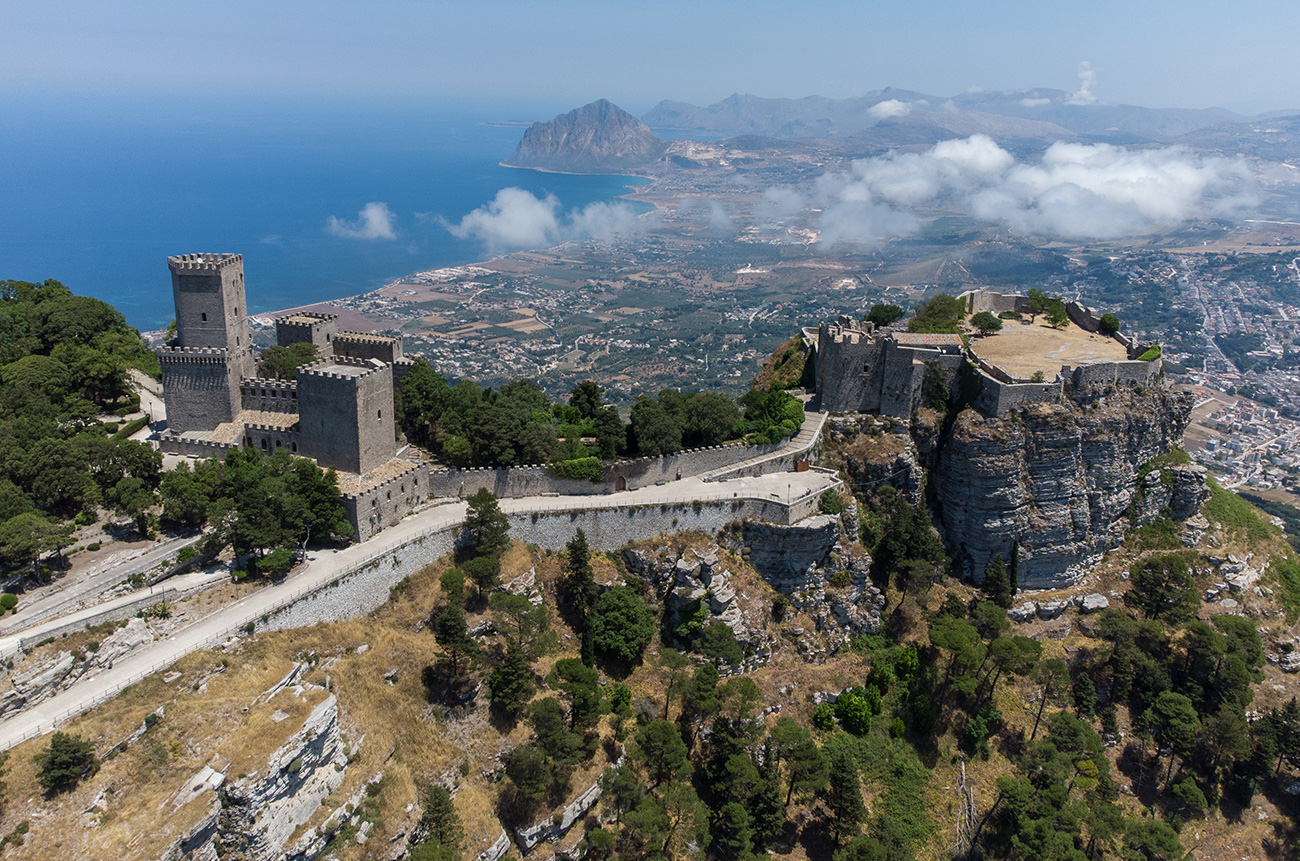 From sea to sky - BEYOND by Medov Group is your onboard concierge for discovering unforgettable, personalized excursions